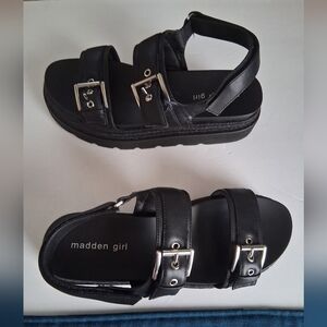 Madden Girl Mason  Black Sandals Plataforms with Buckles Size 9 Pre-owned